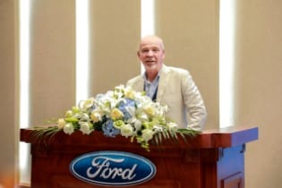 长安福特汽车有限公司总裁何骏杰（Nigel Harris）致辞，向活动参与者提倡安全出行的理念